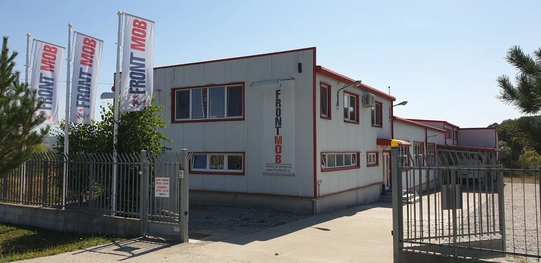 Showroom Front Mob, fotografie din 2020 (7)
