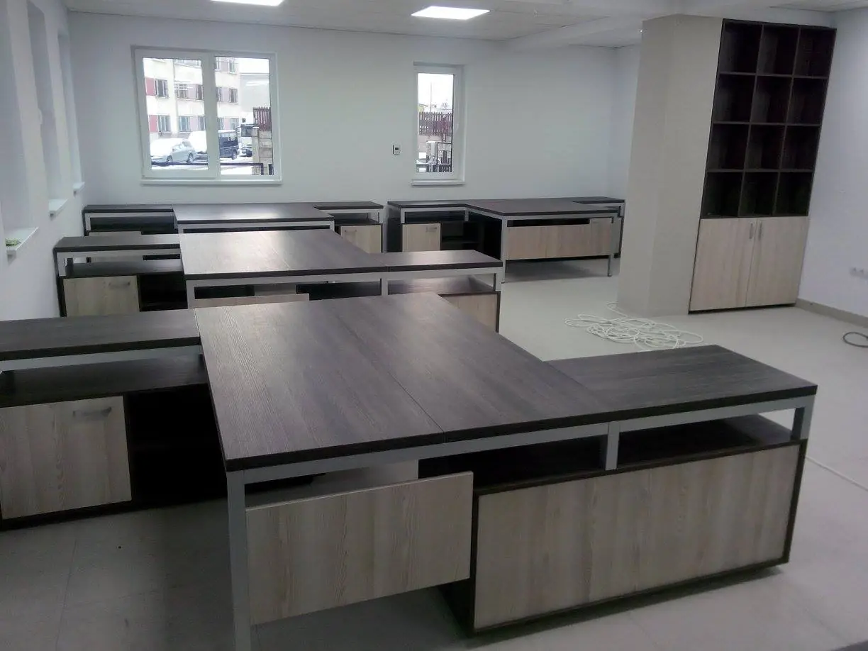 Office 2 — front PAL