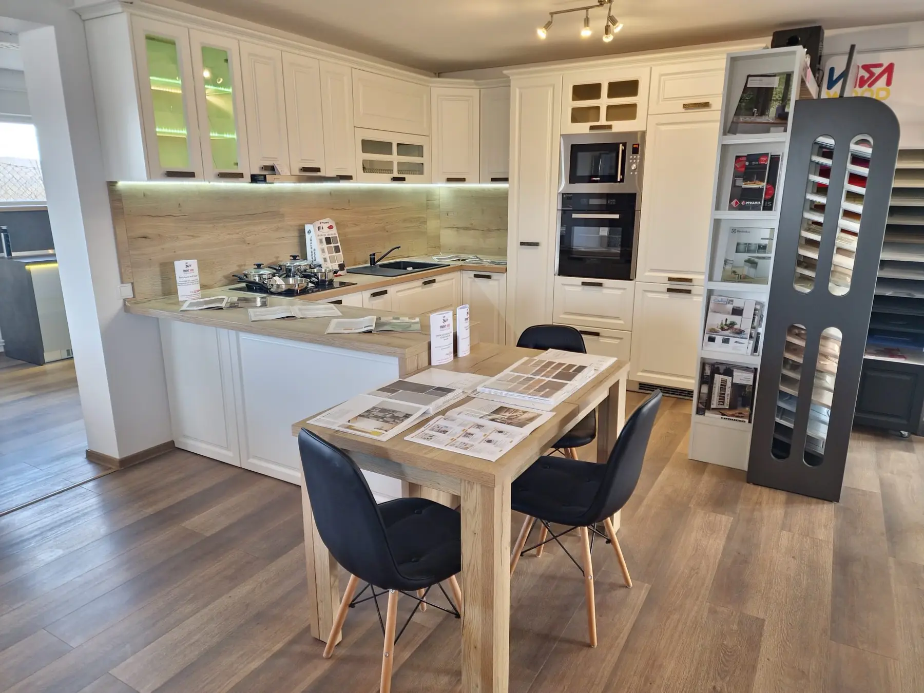 Front MDF frezat — Showroom 1